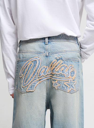 Jeans super baggy con patch e borchie