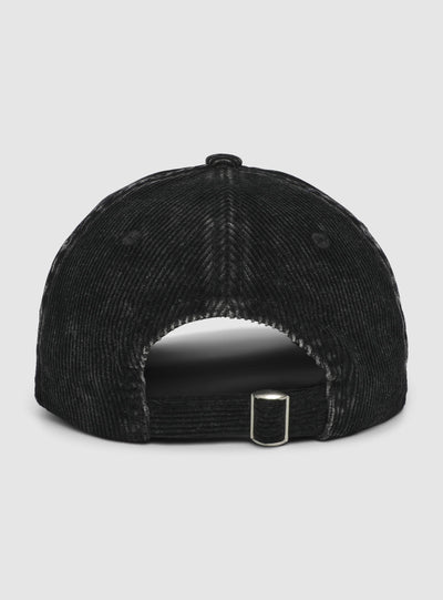 Cappellino effetto velluto con scritta ricamata