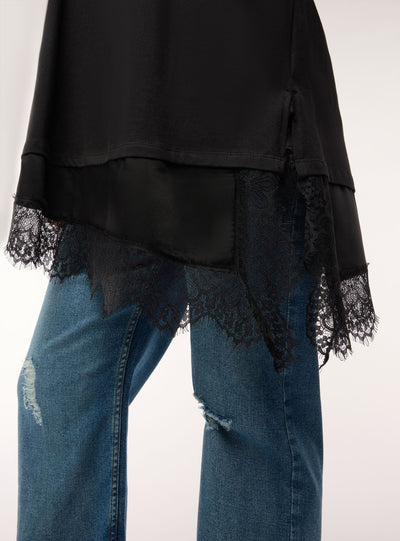 T-shirt lunga con dettaglio lingerie in pizzo