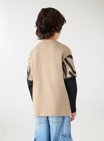 T-shirt con stampa graffiti