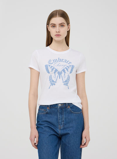 Camiseta slim fit con estampado de mariposa