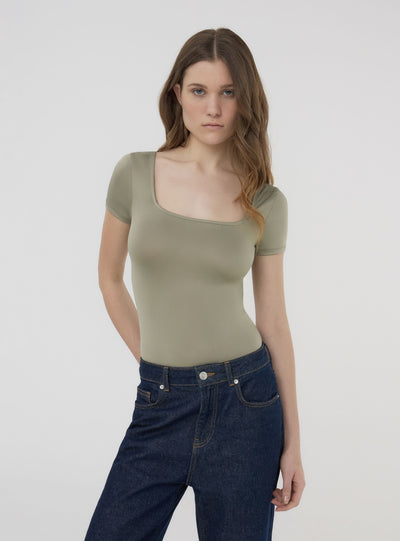 Body elasticizzato con scollo quadrato