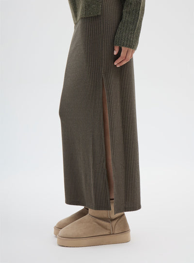 Long ribbed skirt with slit