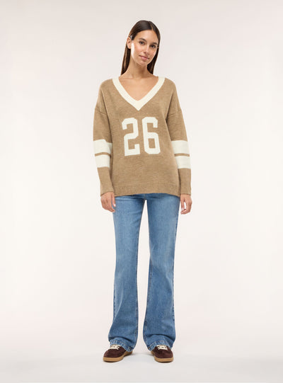 Maglia con scollo a V e numero intarsiato