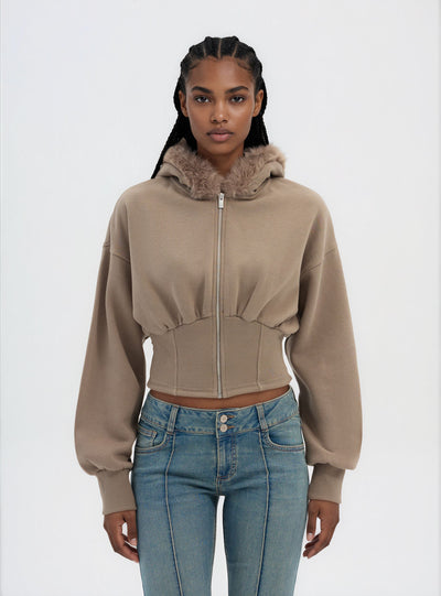 Felpa crop con zip e cappuccio bordato in pelliccia sintetica