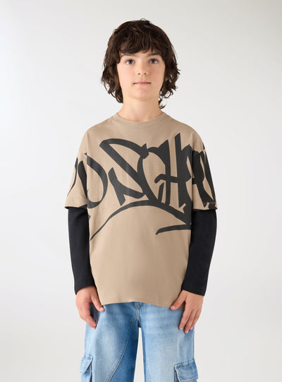 T-shirt con stampa graffiti