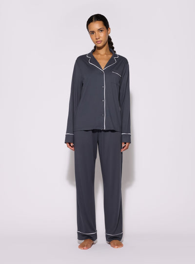 Conjunto de pijama con camisa y pantalones largos