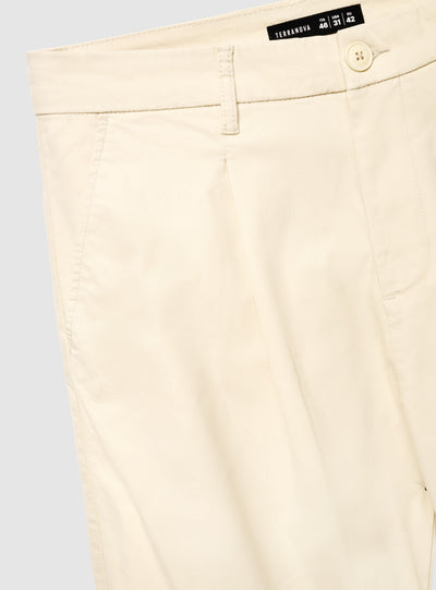 Pantaloni chino con pinces e gamba dritta