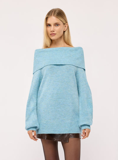 Maglia con collo ampio a tinta unita