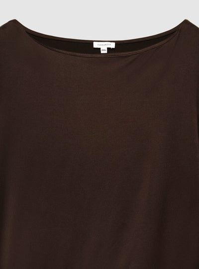 T-shirt a maniche lunghe con scollo barca asimmetrico