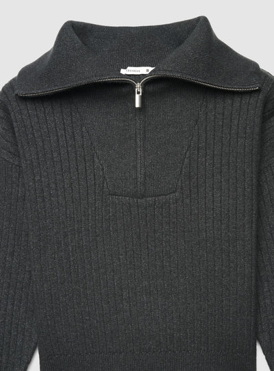 Maglia a coste con zip al collo