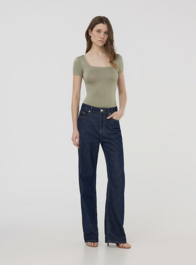 Body elasticizzato con scollo quadrato