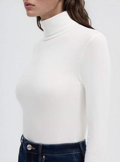 T-shirt a maniche lunghe con collo alto