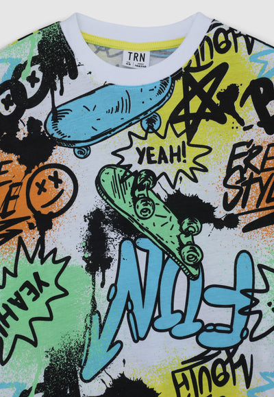T-shirt con stampa all-over graffiti