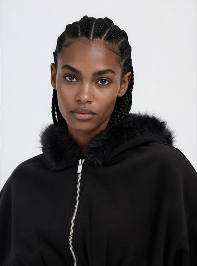 Cropped Sweatshirt mit Reißverschluss und Kapuze, mit synthetischem Fellbesatz