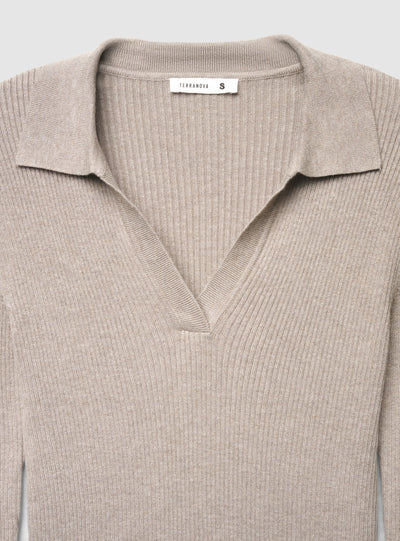 Maglia a coste con collo polo