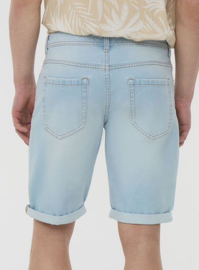 Shorts di jeans chiari con strappi