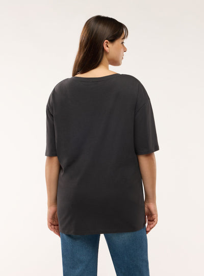 T-shirt con scollo a V e stampa floreale