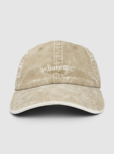 Cappellino effetto velluto con scritta ricamata