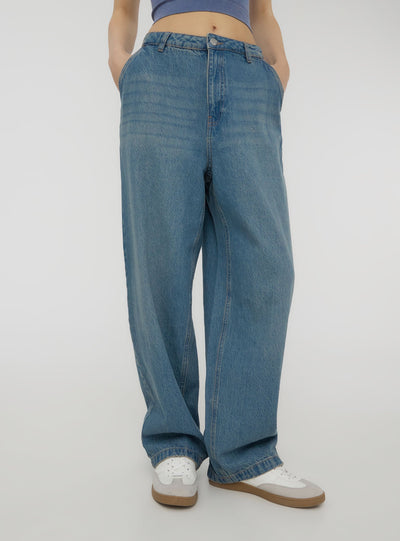 Baggy jeans with French-style pockets