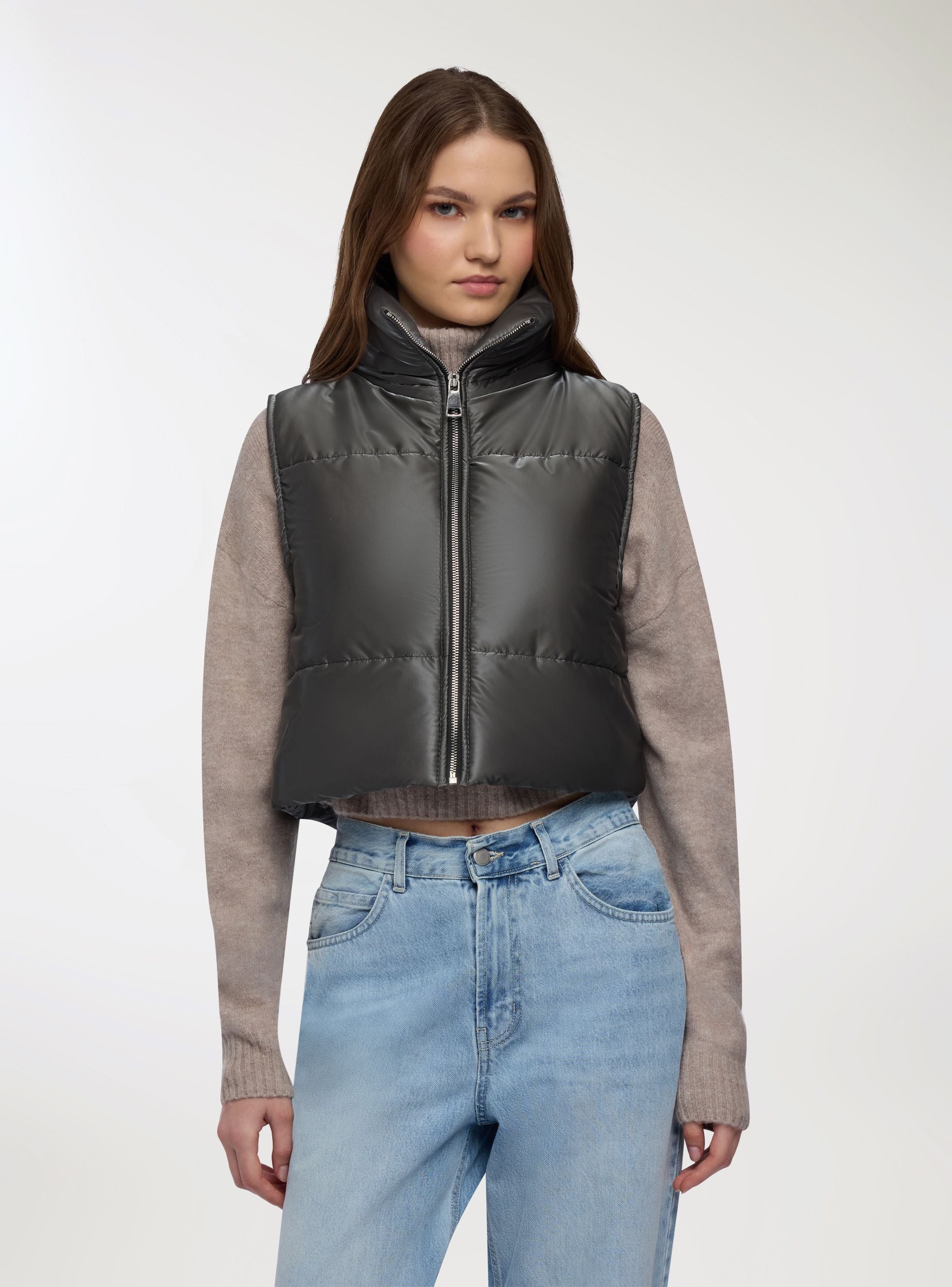 Solid colour sleeveless jacket - Terranova