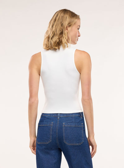 Top crop a tinta unita con collo lupetto