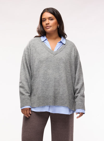 Plain-coloured top with V-neck and side buttons