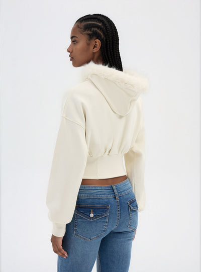 Felpa crop con zip e cappuccio bordato in pelliccia sintetica