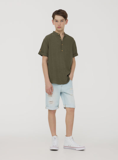 Shorts di jeans chiari con strappi