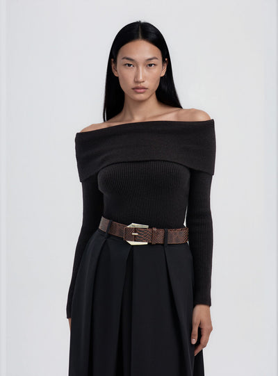 Solid colour off-shoulder top