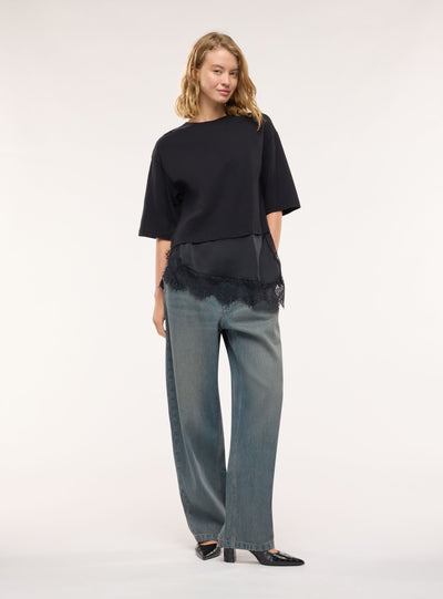 T-shirt con fondo asimmetrico e inserti in pizzo