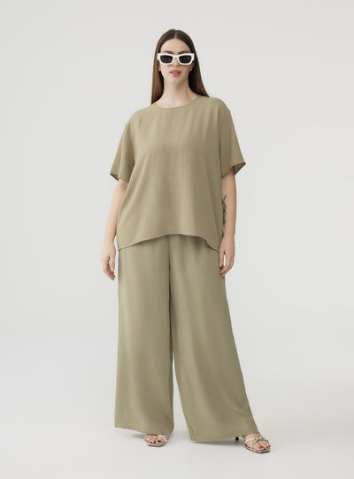 Plain short-sleeved blouse