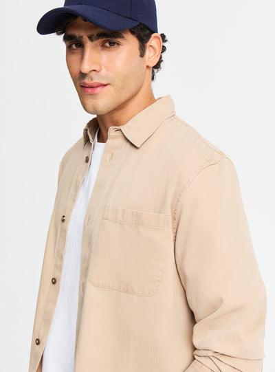 Camicia a maniche lunghe tinta unita con taschino