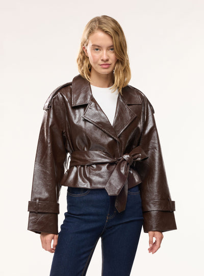 Trench corto con cintura