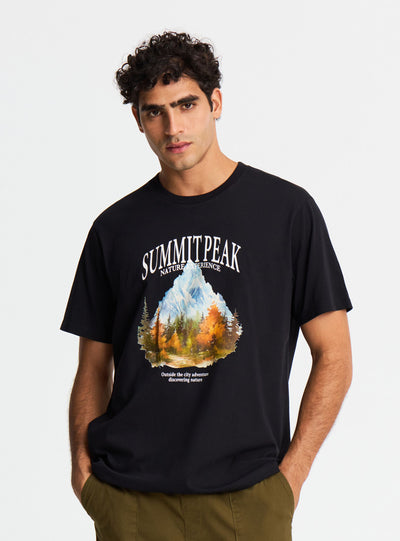 T-shirt con stampa montagna