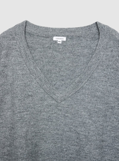 Plain-coloured top with V-neck and side buttons