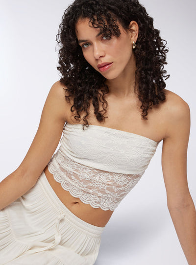 Top crop a fascia in pizzo semitrasparente