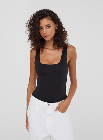 Body con scollo quadrato