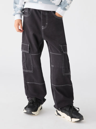 Wide-leg cargo trousers with drawstring and contrast stitching