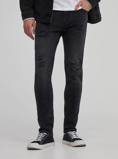 Skinny jeans with rips