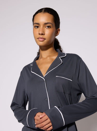 Conjunto de pijama con camisa y pantalones largos