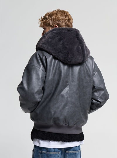 Bomber imbottito con cappuccio effetto pelle