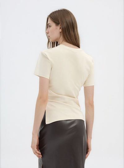 T-shirt con drappeggio asimmetrico