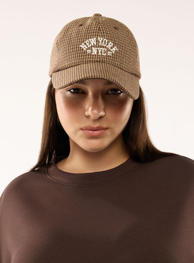 Cappellino baseball con ricamo college