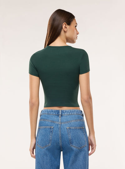 T-shirt crop con stampa college