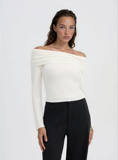 Ribbed T-shirt with exposed shoulders