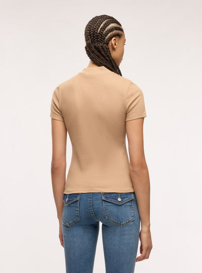 T-shirt a costine con collo lupetto