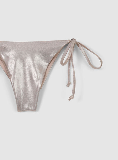 Slip bikini brasiliana effetto foil con arricciatura
