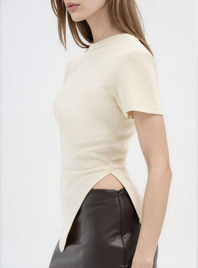 T-shirt con drappeggio asimmetrico
