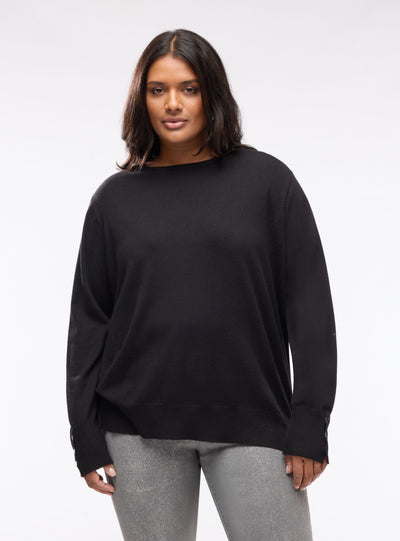 Plain-colour jumper with buttons at the cuffs